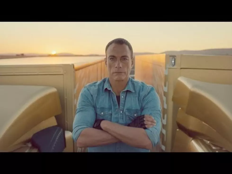 Jean-Claude Van Damme Does the Splits Between two Trucks (video)